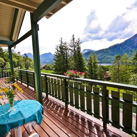 House With Lake View Near Atlantic Road Дом отдыха *