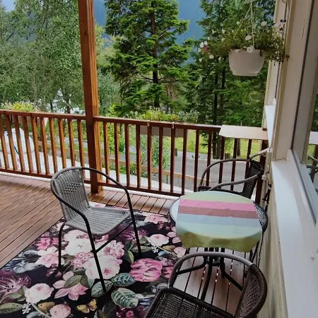House With Lake View Near Atlantic Road Holiday home Eide (More og Romsdal)