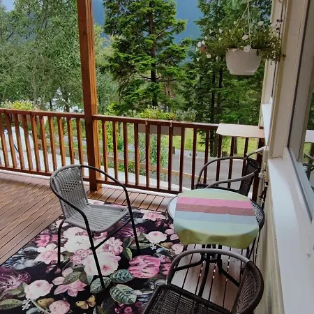 House With Lake View Near Atlantic Road Дом отдыха Eide (More og Romsdal)