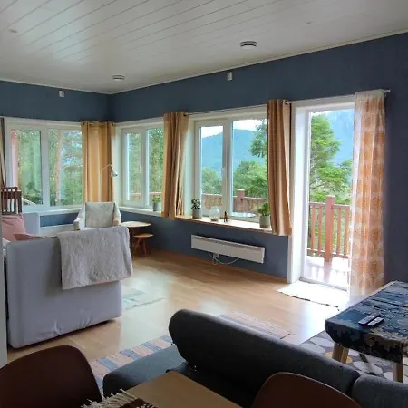 House With Lake View Near Atlantic Road Дом отдыха Eide (More og Romsdal)