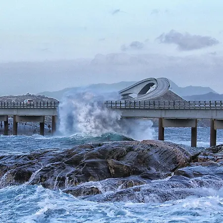 Дом отдыха House With Lake View Near Atlantic Road