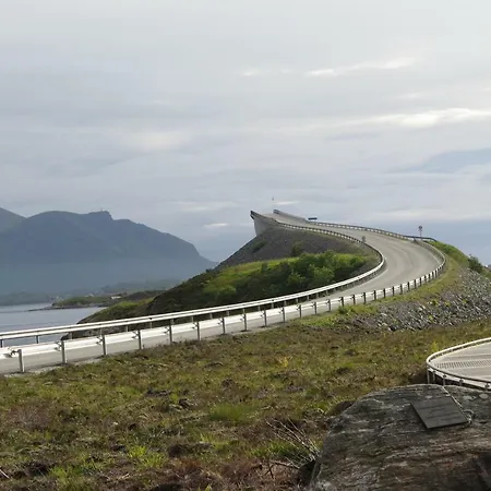 House With Lake View Near Atlantic Road Feriehus